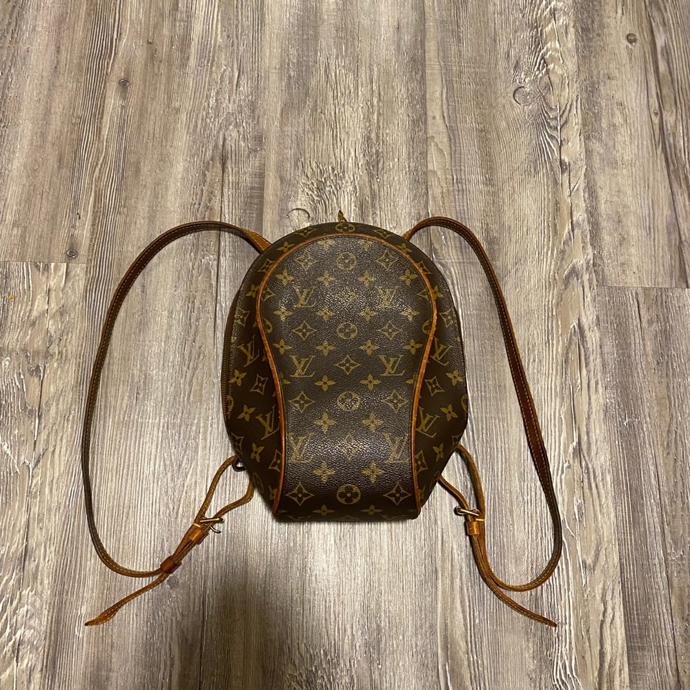✨SOLD✨ LV Ellipse Dos Backpack